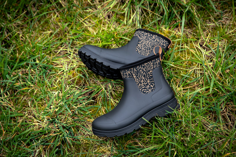 Ariat Kelmarsh Shortie Rubber Boot in Black & Ocelot Print
